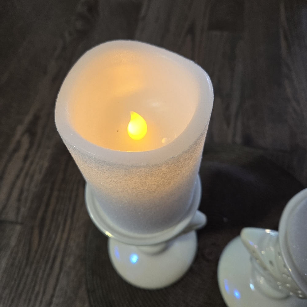 Candle sticks with battery operate candles - Picture 2 of 3